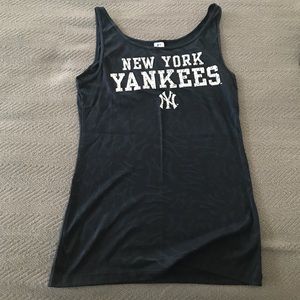 Ladies NY Yankees tank.